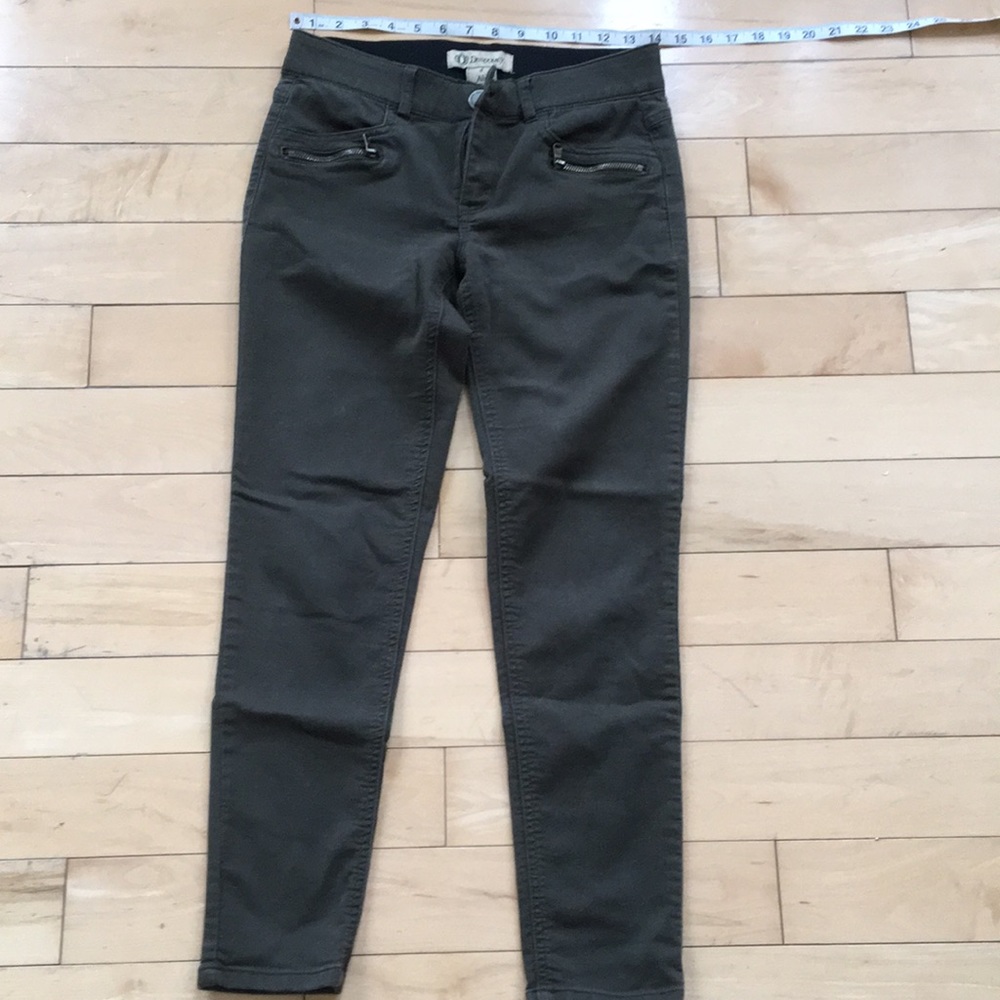 Green stretchy pants